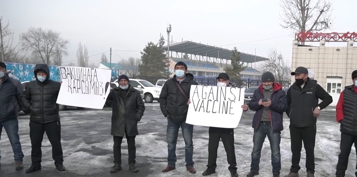 "Бытырлатып егеміз деп жатыр": талдықорғандықтар вакцинаға қарсы шықты