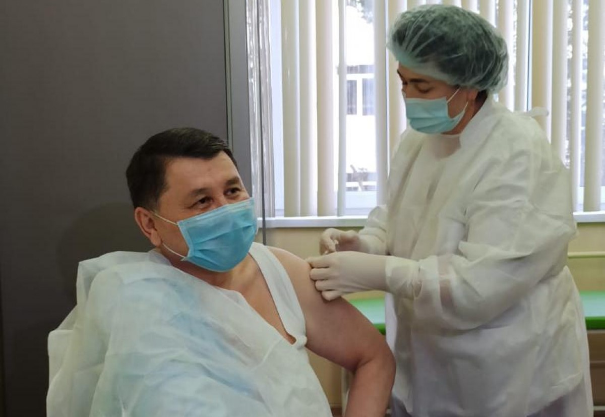"Отандық вакцина салдырамын" деген Бекшин ресейлік екпе ектірді