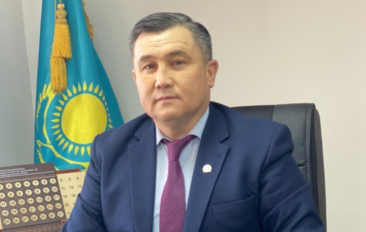Тұрғындарға тіл тигізіп, жұдырық ала жүгіретін әкім неден қашты?