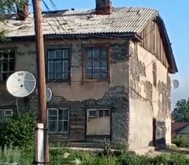 "Утром могут больше не проснуться": Жители аварийного дома просят помощи в Щучинске