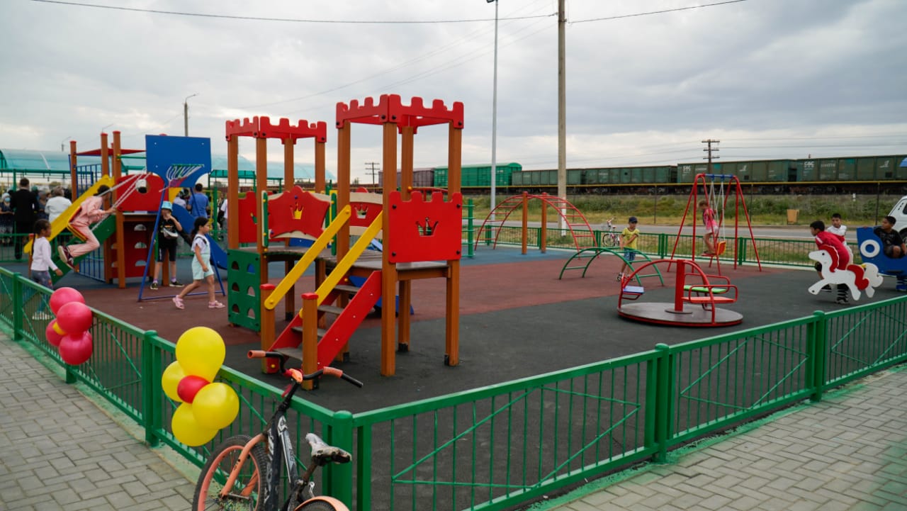 Детям на радость: В Уральске открыли три комплексных спортплощадки