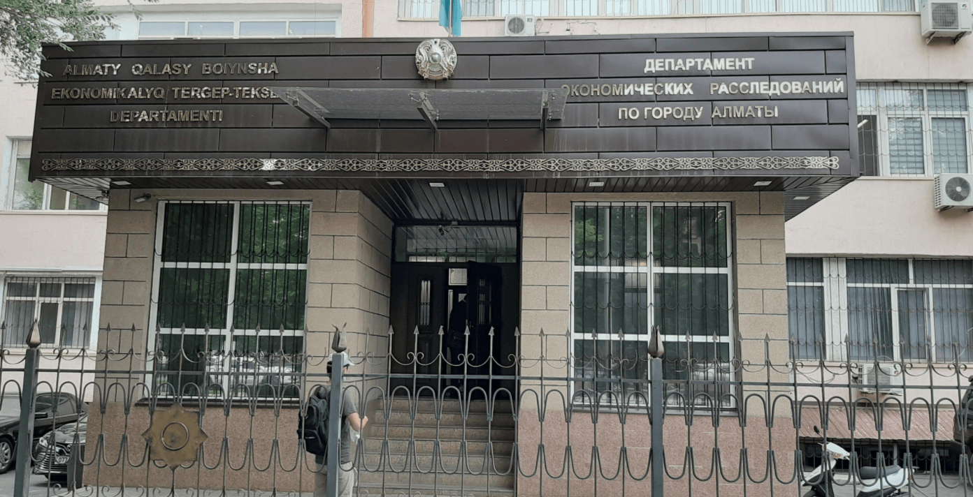 Подозреваемый по делу о коррупции выбросился из окна: Осудили бывшего алматинского следователя