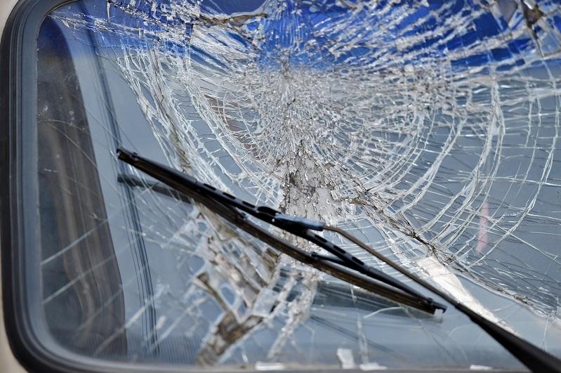 Атырау тас жолында көлік апаты: Бес адам ауруханада жатыр
