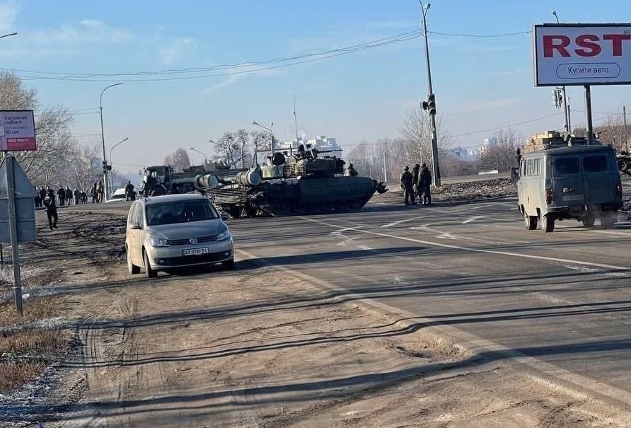 В сторону Киева двигаются российские танки - СМИ