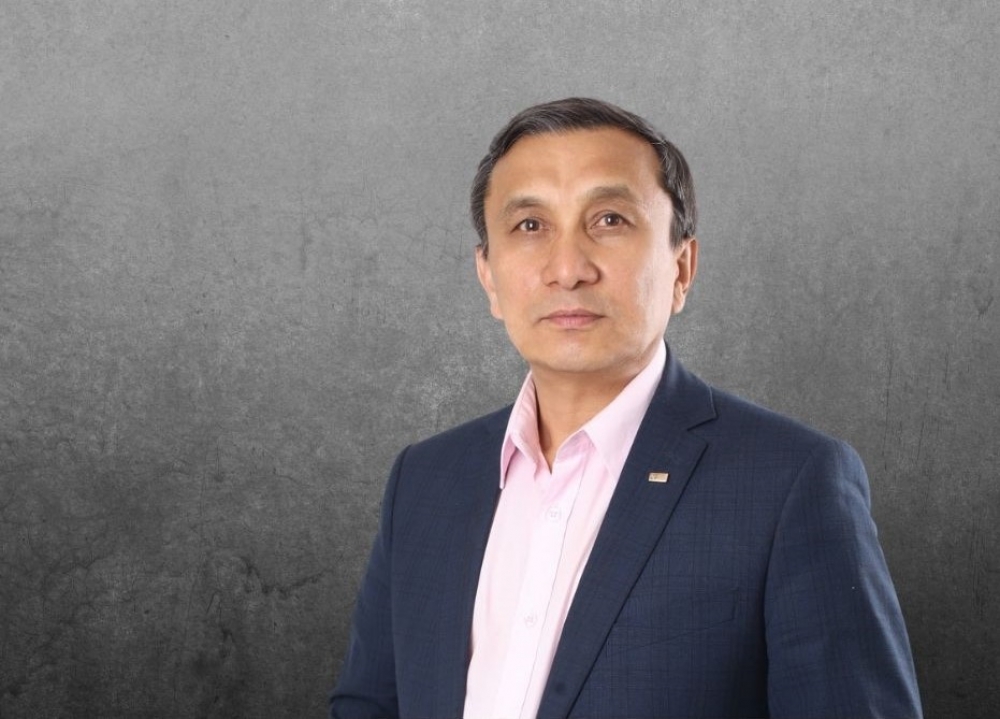 Журналист: Тіл үйрену керек болса, депутаттар өзінің қалтасынан төлесін