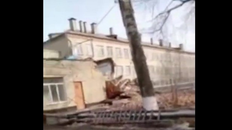 В школе-гимназии СКО обрушилась крыша актового зала (ВИДЕО)