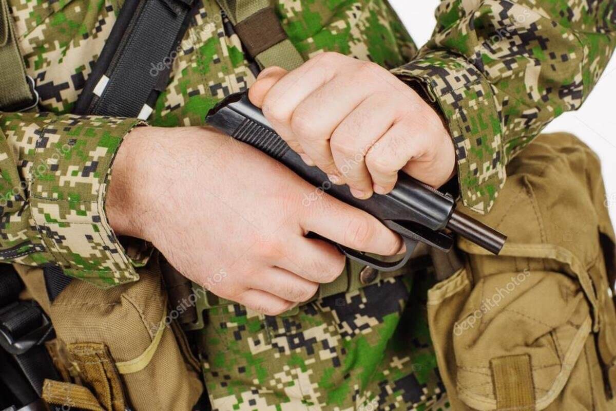 "Ем алып жүр": Елордада әскердегі взвод командирі әріптесін атып алған