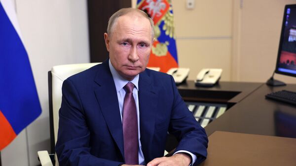 Санк-Петербург депутаттары Мемлекеттік Думадан Путинді сатқындық жасады деп айыптауды талап етті