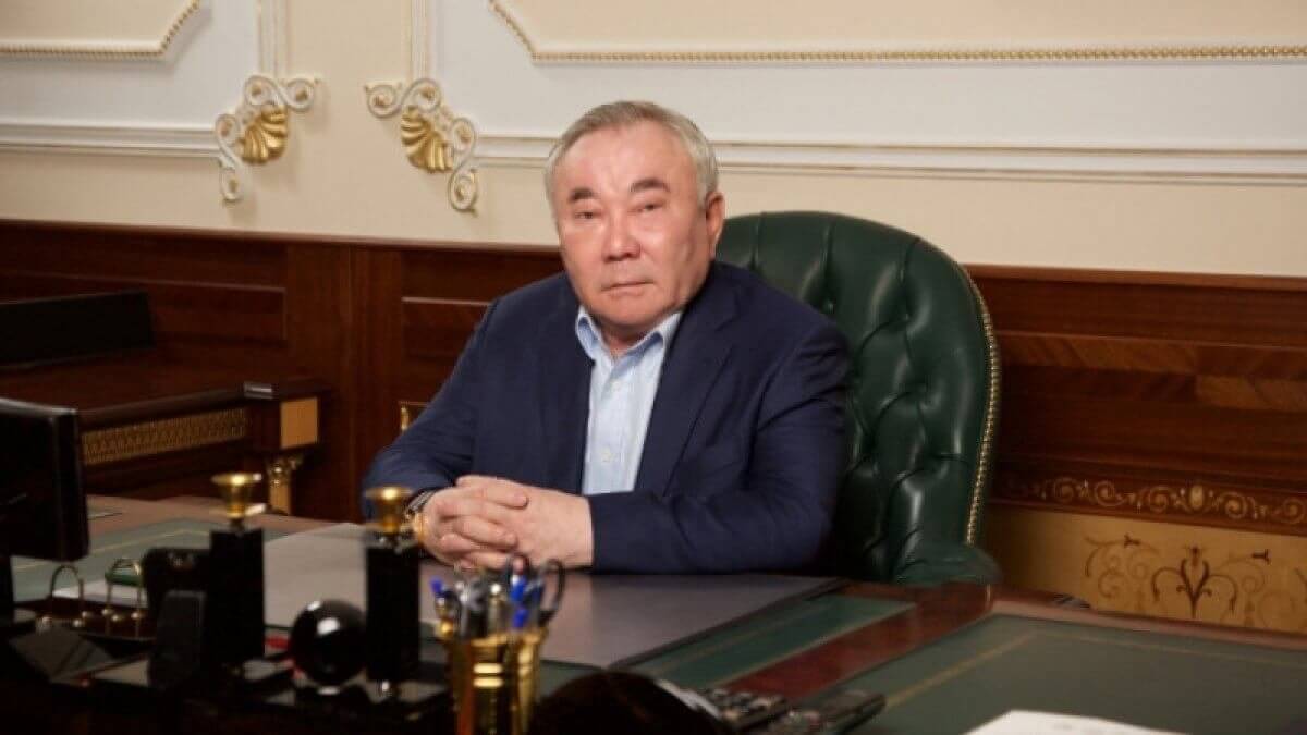 Назарбаев өзін айыптаған кәсіпкерден 500 мың теңге өндіріп алды
