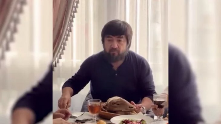 «Қиын кезде қашып кетті»: Бекболат Тілеухан Түркиядағы қазақтарды жинады (ВИДЕО)