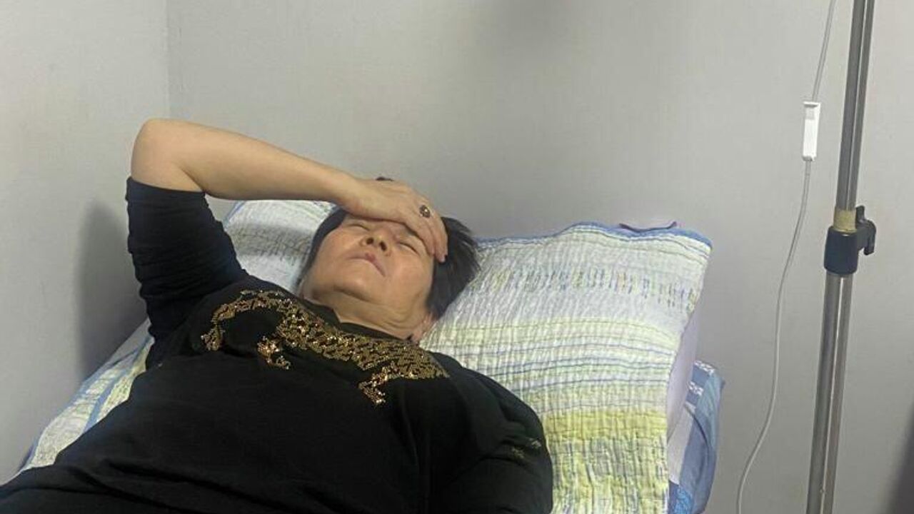 Алматыда жанармай құю бекетінде ер адам әріптес әйелді соққыға жықты