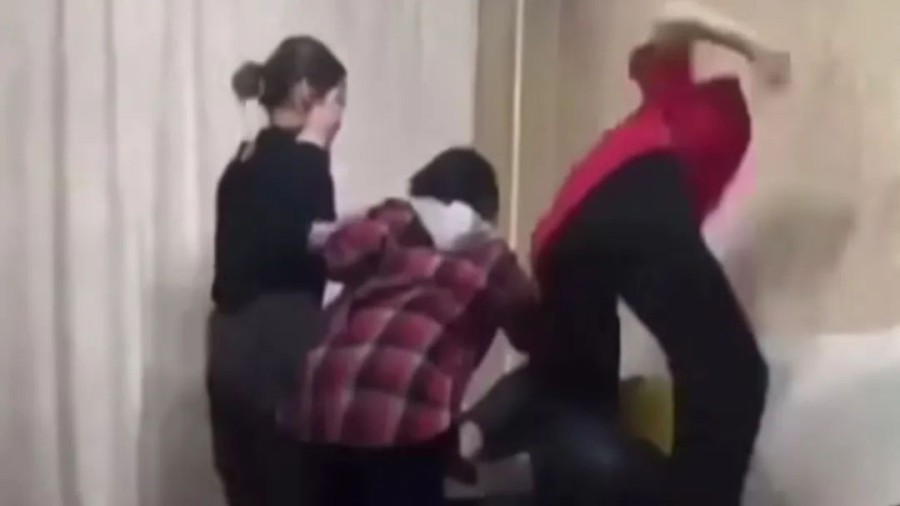 В Талдыкоргане три школьницы избили сверстницу