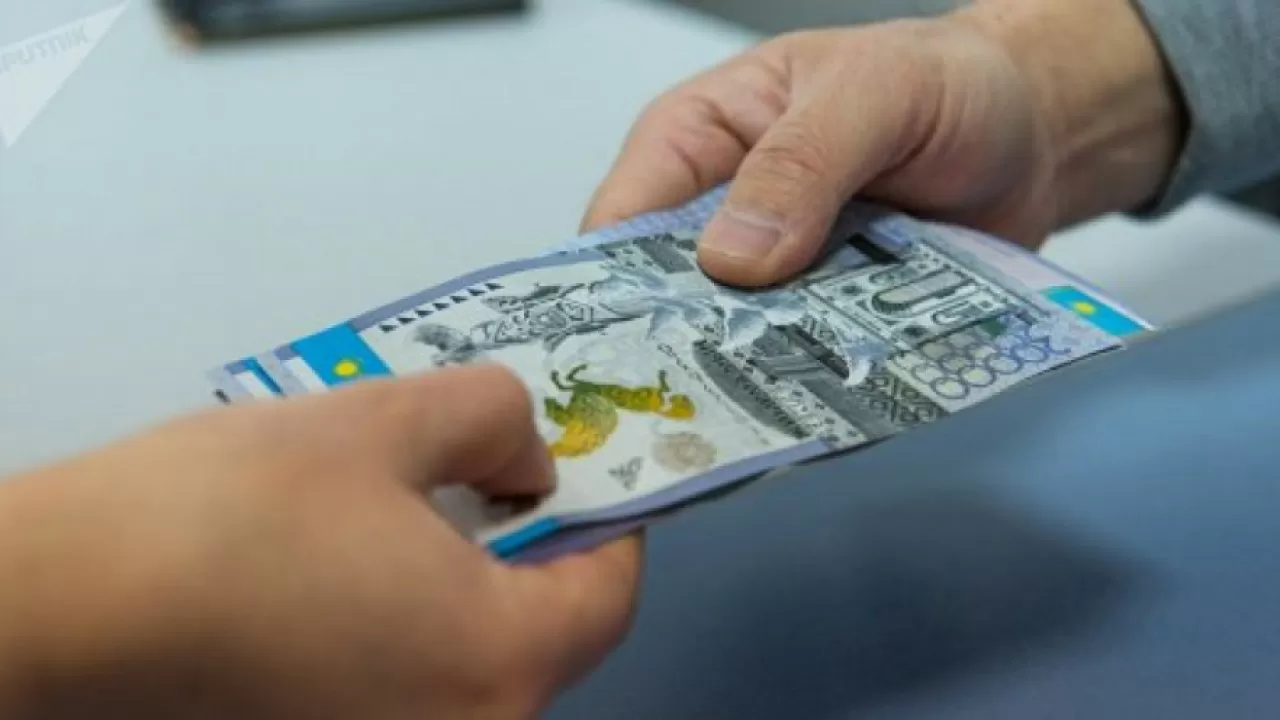Пара алған 8 педагог қызметтен қуылды