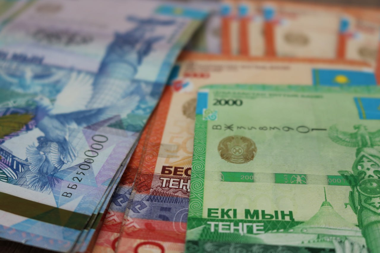 В Акмолинской области осудили юриста казино за взятку