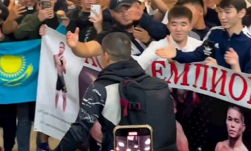 Асу Алмабаева шикарно встретили в Казахстане после дебютной победы в UFC