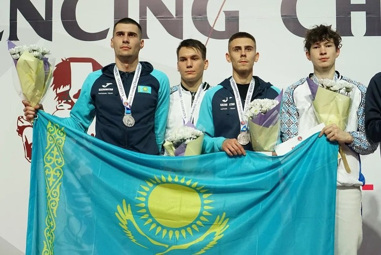 Казахстанские фехтовальщики завоевали пять медалей на молодежном чемпионате Азии