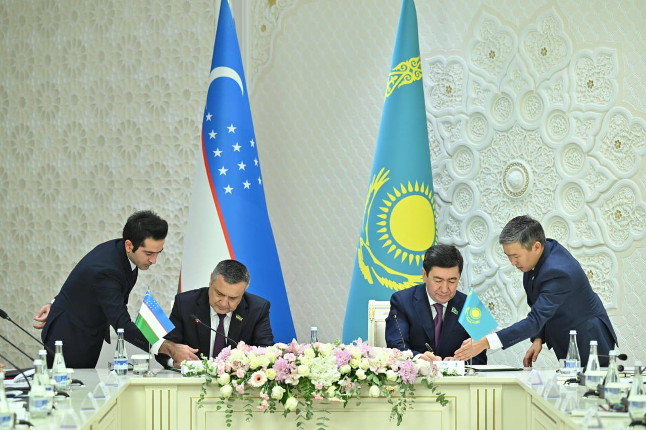 Состоялость первое заседание Межпарламентского совета Казахстана и Узбекистана