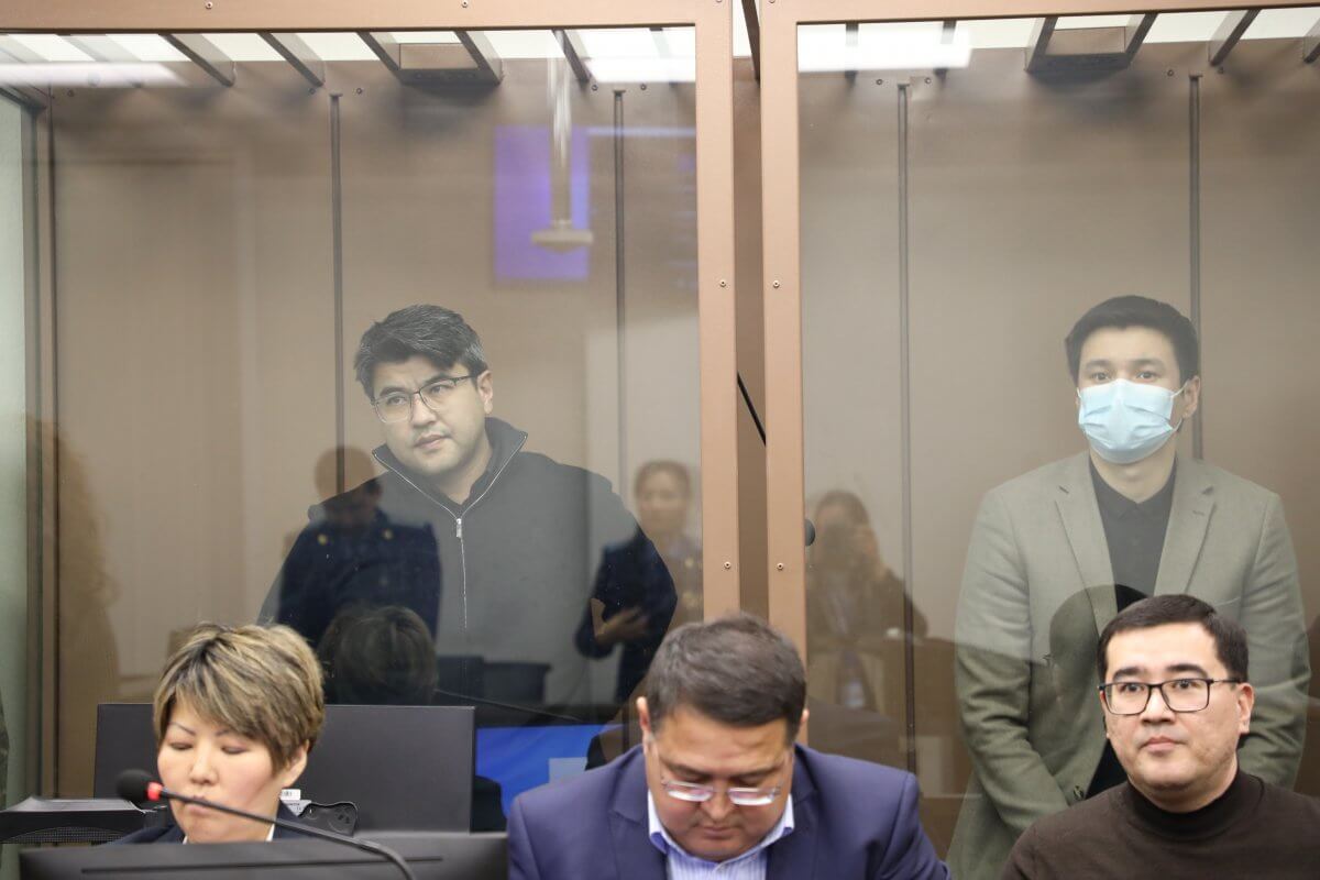 «Видеоны өшіріп, телефонын бірнеше мекенжайға апарған»: Бишімбаевтың туысының қалай әрекет еткені айтылды