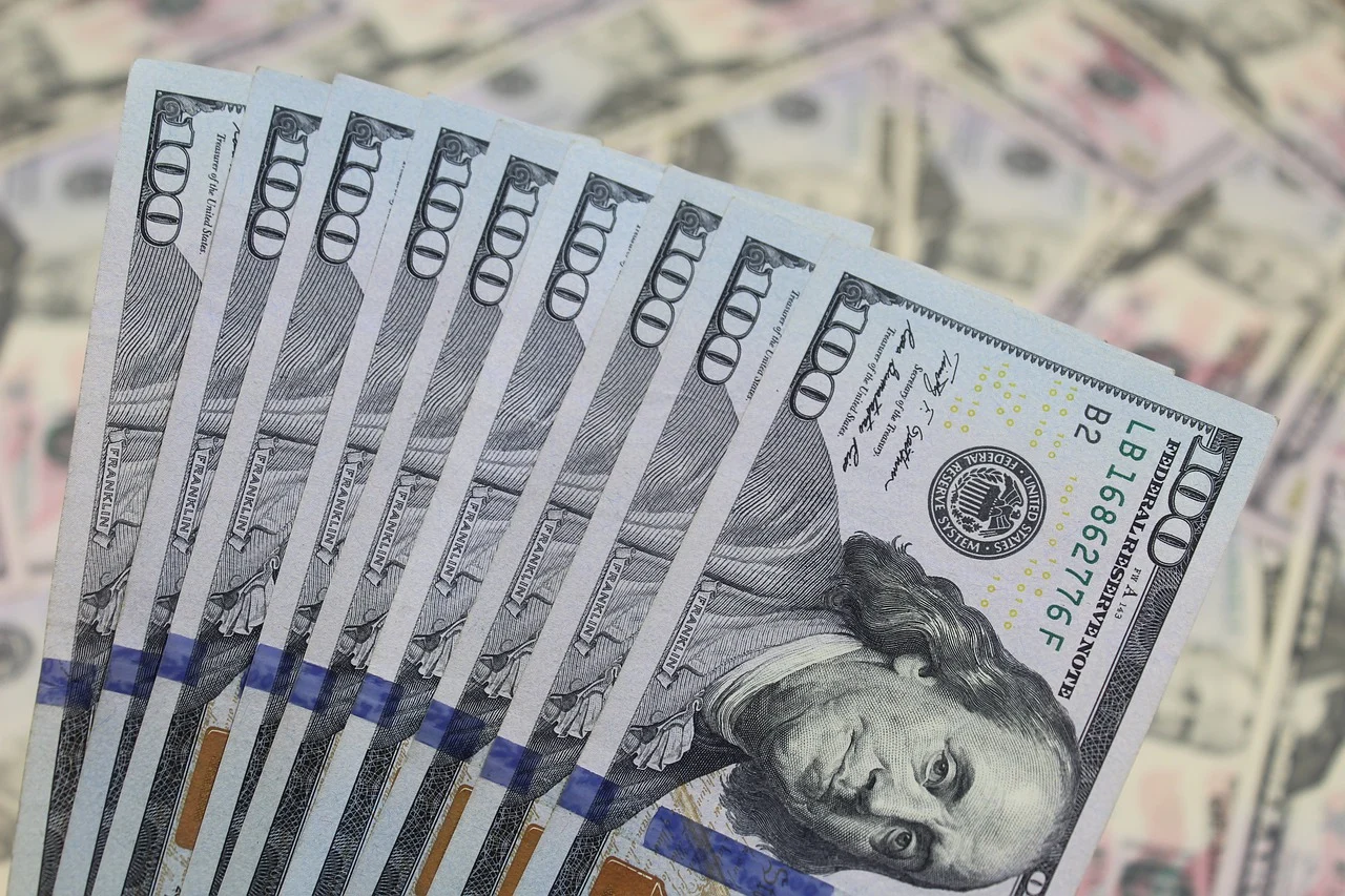 Курс доллара еще на 4 тенге снизился