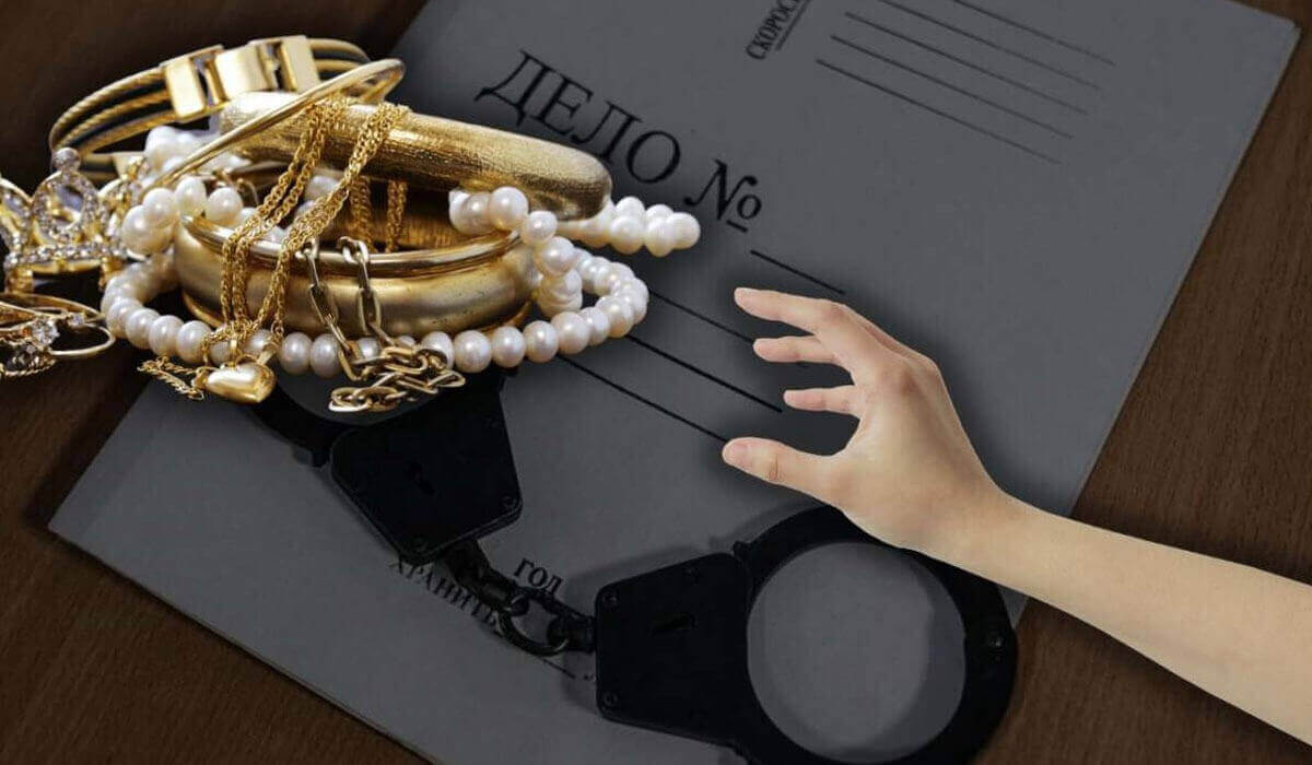 Елордалық әйел балаларын қарап отырған экс-енесінің алтындарын қолды етті