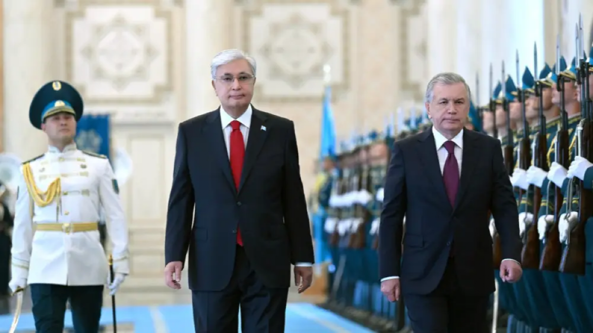 Токаев встретил президента Узбекистана в Акорде