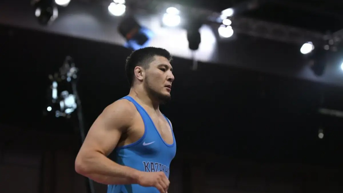 Азамат Дәулетбеков алғашқы белдесуінде АҚШ балуанынан жеңіліп қалды