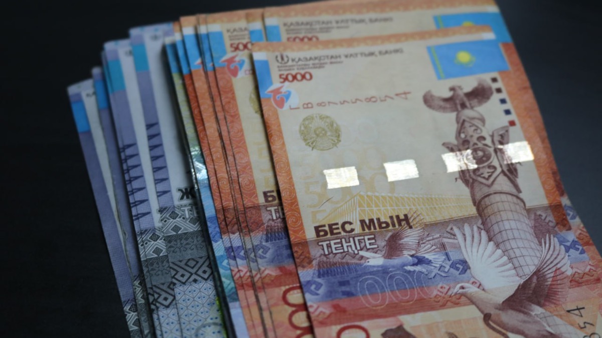 Двух высокопоставленных полицейских задержали в Шымкенте 