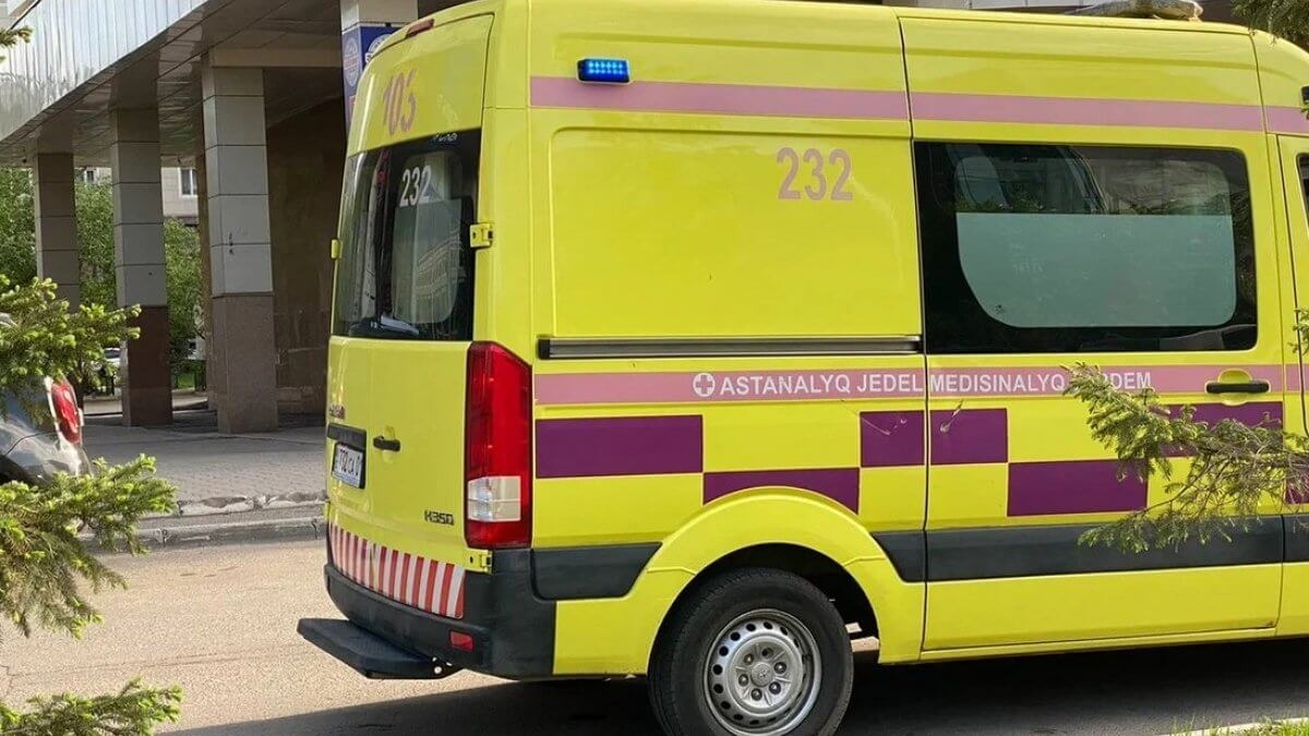 Атырауда 2 жасар бала терезеден құлап кетті