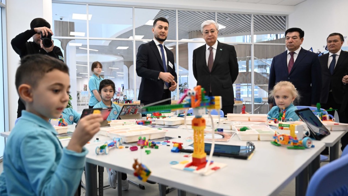 Токаев посетил международную школу KIS Astana