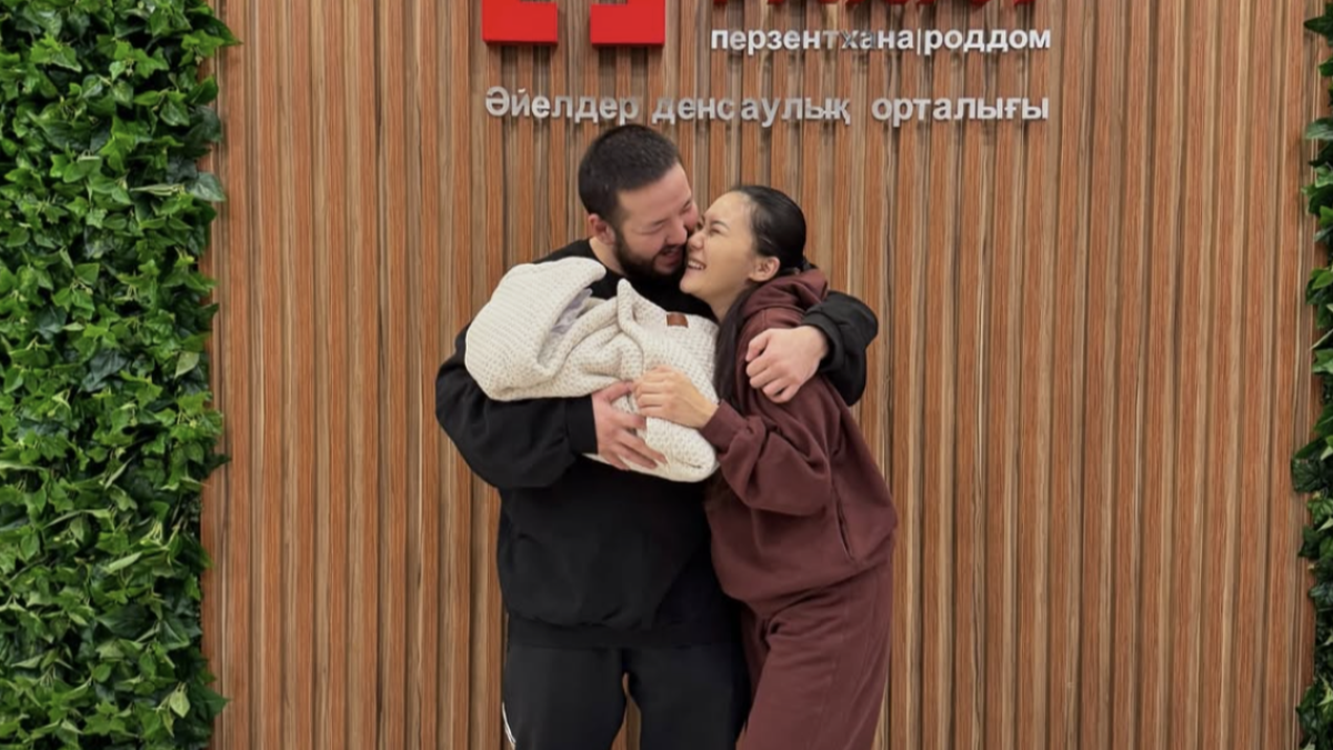 «Көне қазақи есім»: Айсәуле Бақытбек үшінші сәбиінің атын көпшілікке жария етті