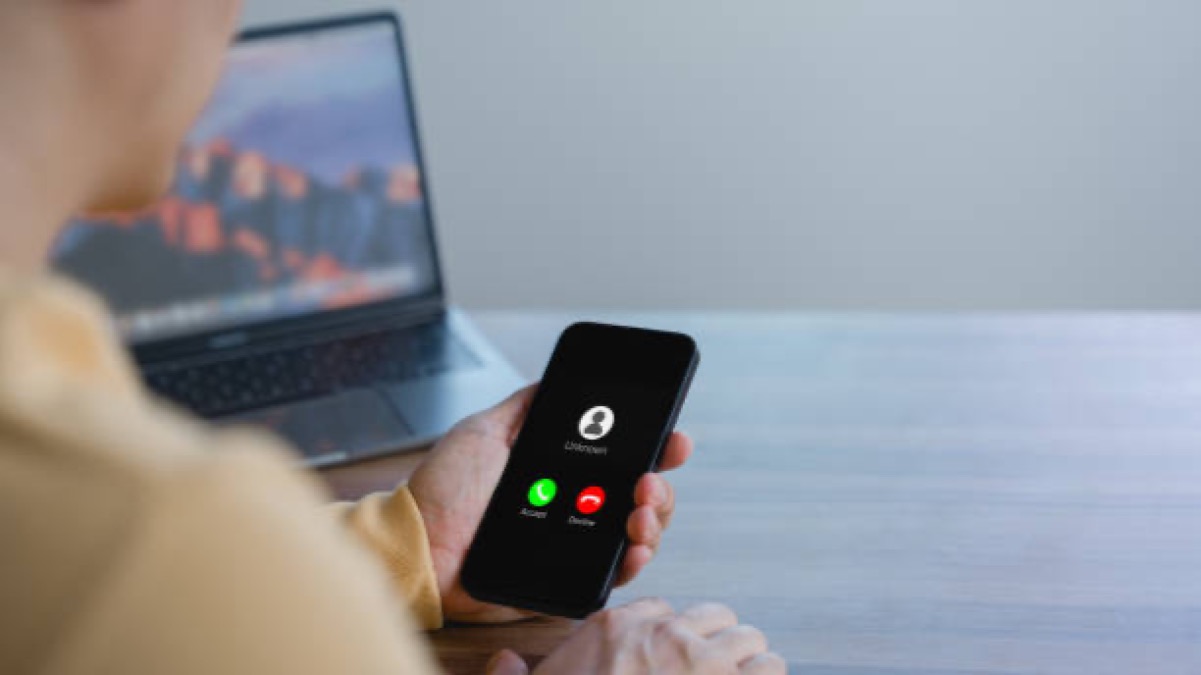 В Алматы задержали мужчину с оборудованием sim-box для мошенничества