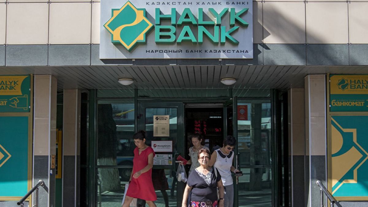 «Сауатсыздар»: Halyk Bank қазақ тілінде құттықттаймын деп, сынға ұшырады