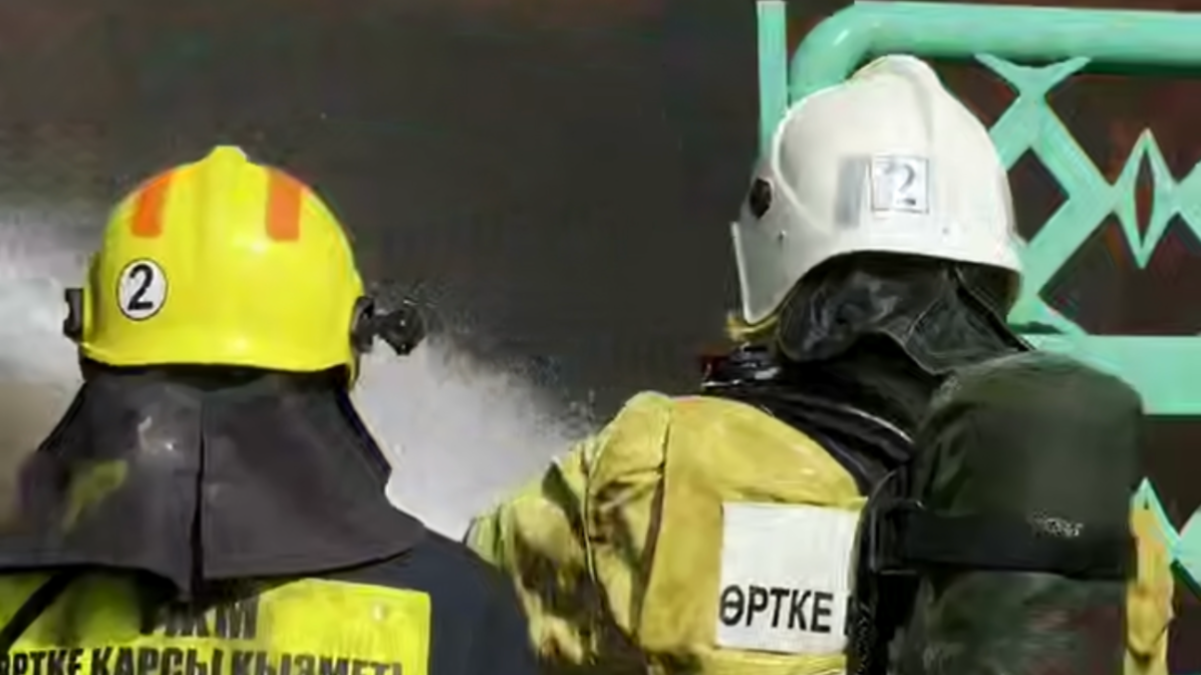 Четыре газовых баллонов вынесли спасатели из пожара в области Жетысу