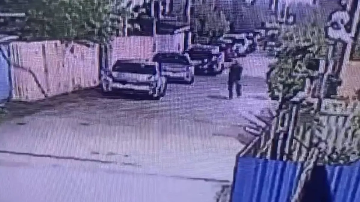 Алматыда ер адам түнде зейнеткердің үйіне түсіп, ақшасын тартып алып кеткен