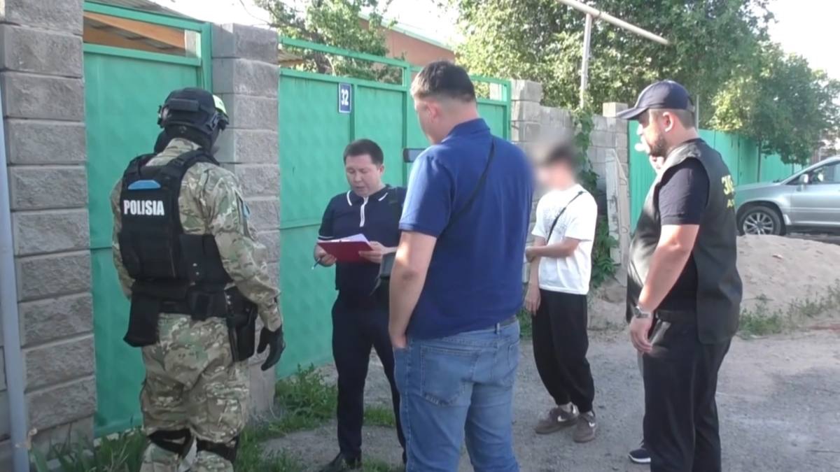 Иностранца задержали за распространение экстремистской литературы в Алматы 