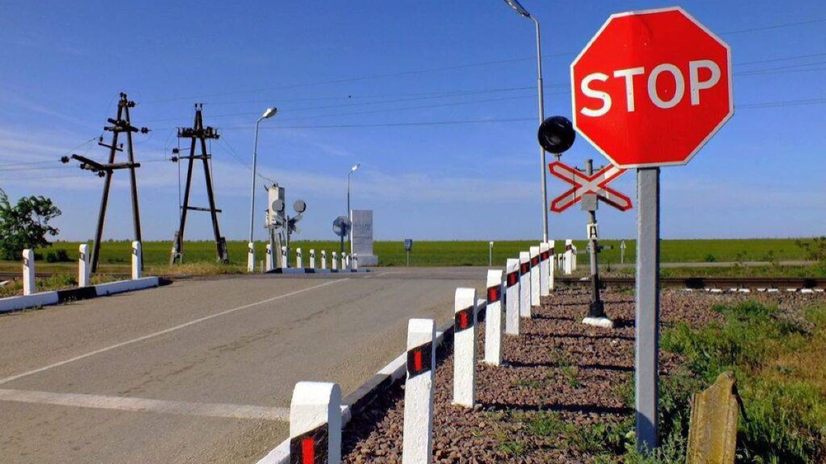Водитель автобуса не уступил дорогу поезду в Жамбылской области 