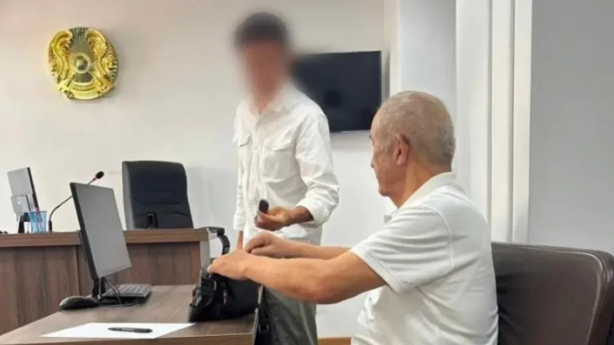 «2 млн теңге мен көлігінің кілті»: Мұқағали Мақатаевтың ұлы әкесін «сорлы еркекке» теңеген блогерге кешірім берді