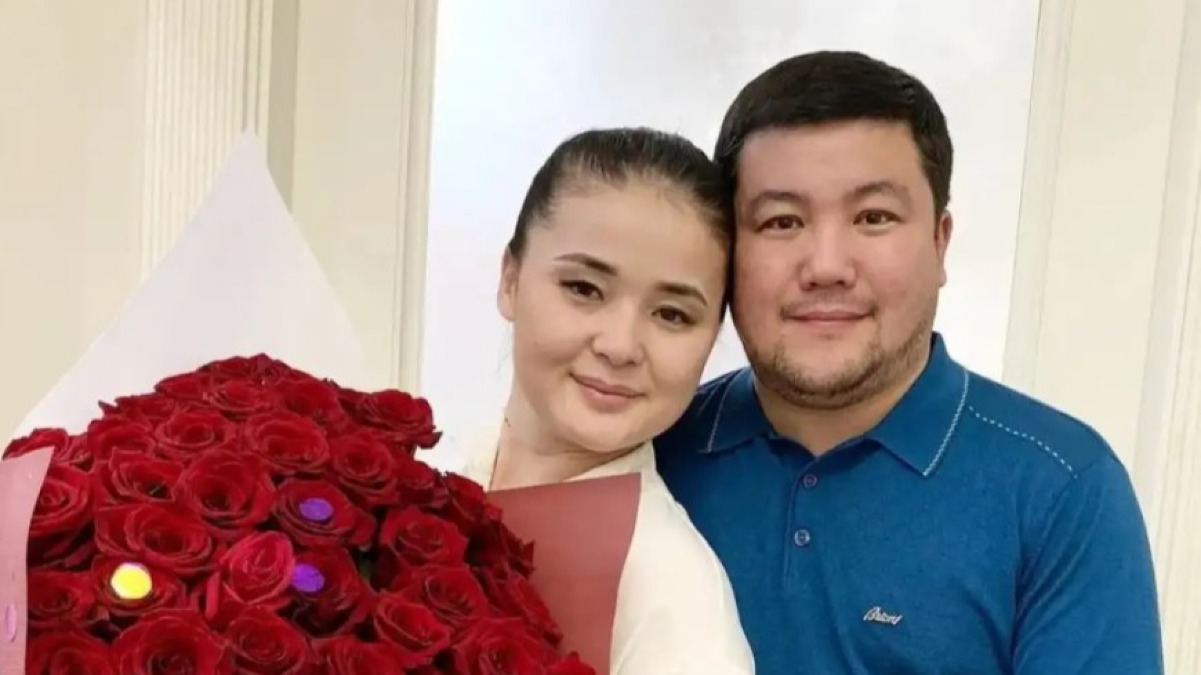 «Тұрсынбек екінші әйелімен тұрып жатыр»: Мөлдір Мұқанова оқырмандарына жауап берді