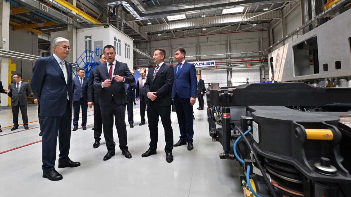 Токаев посетил завод Stadler Kazakhstan 