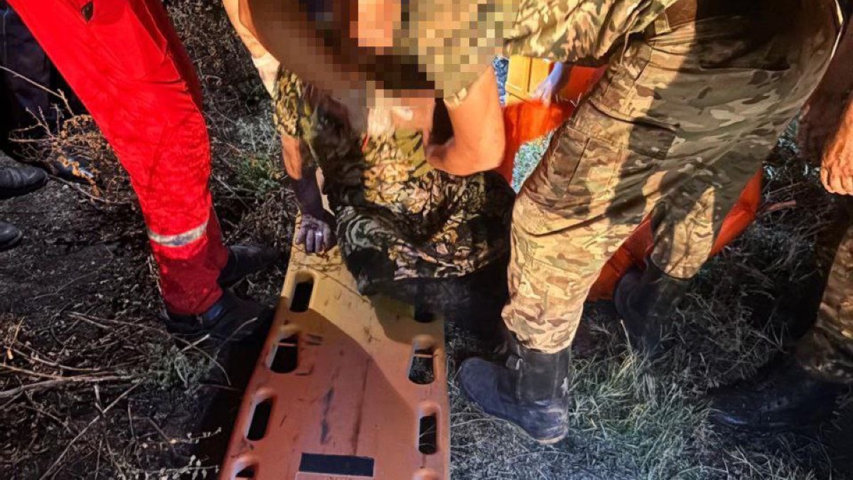 Женщину едва не унесло течением в оросительном канале в Туркестанской области 