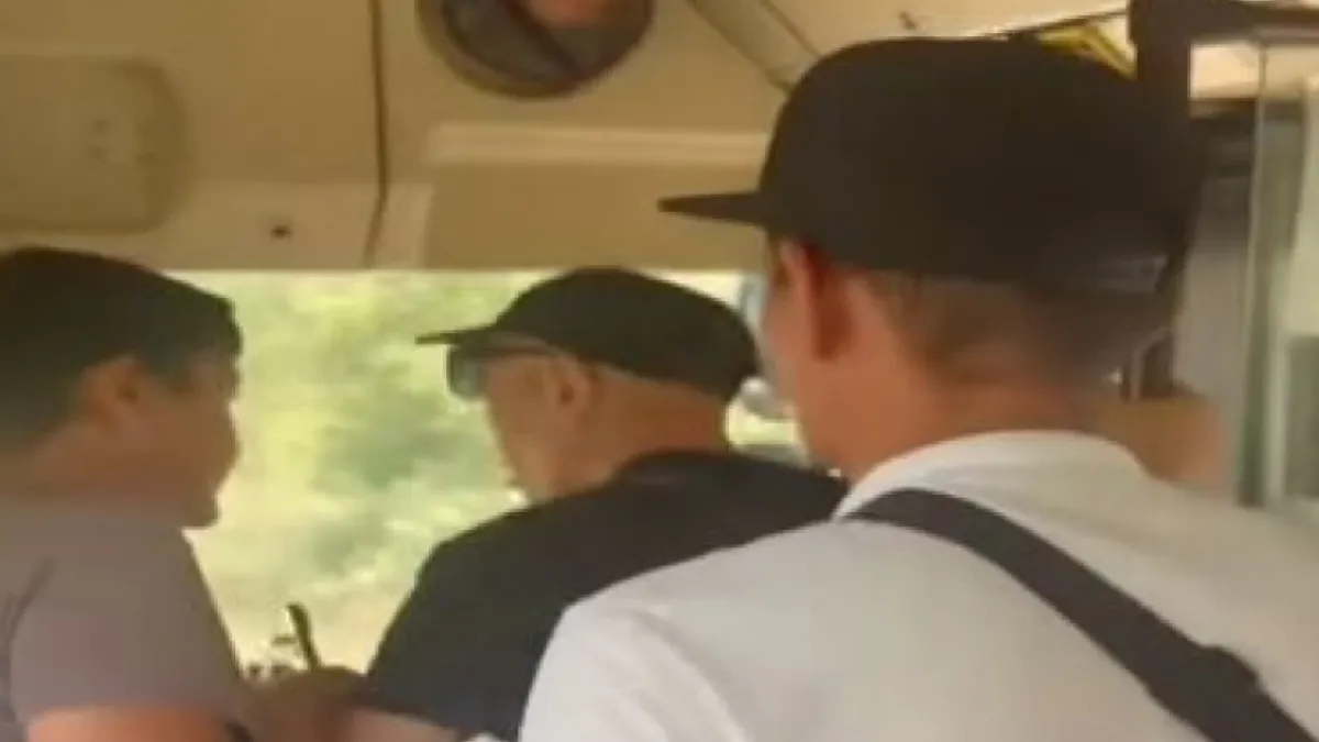 Семейде жолаушы жүріп бара жатқан автобус жүргізушісін ұрған