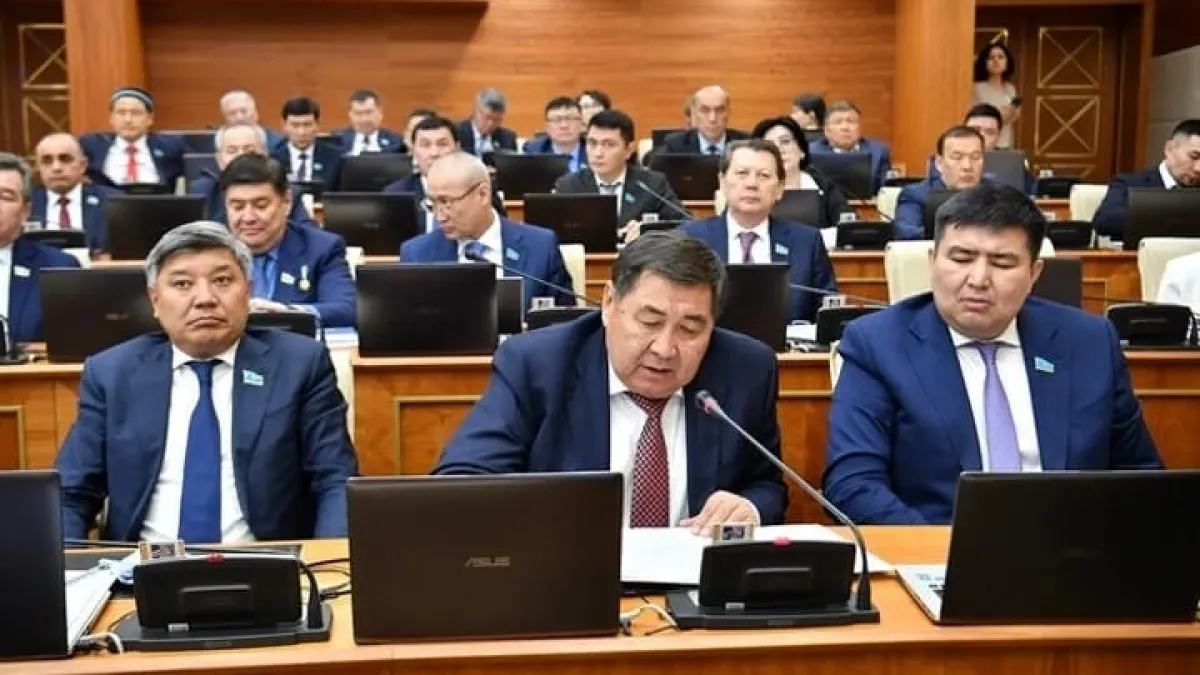 Депутаттар каникулға шықты