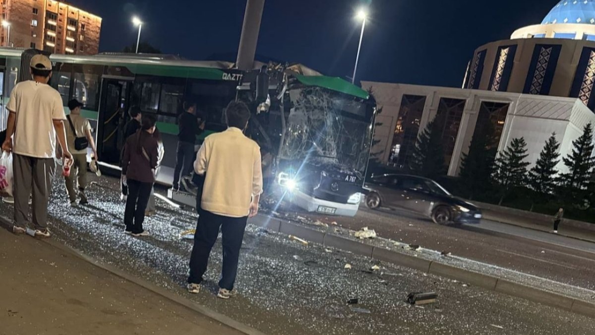 Потерявшую ноги в ДТП с автобусом девочку выписали