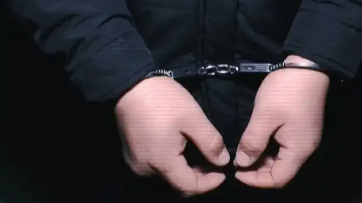 ШҚО-да пробация қызметкері пара алып жатқан жерінен ұсталды
