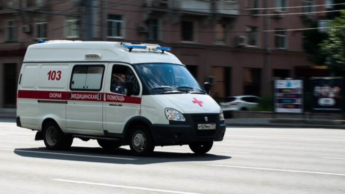 Астанадағы автобус апаты: қояншығы бар жүргізушінің денесі құрысып, екі адамды қағып кеткен
