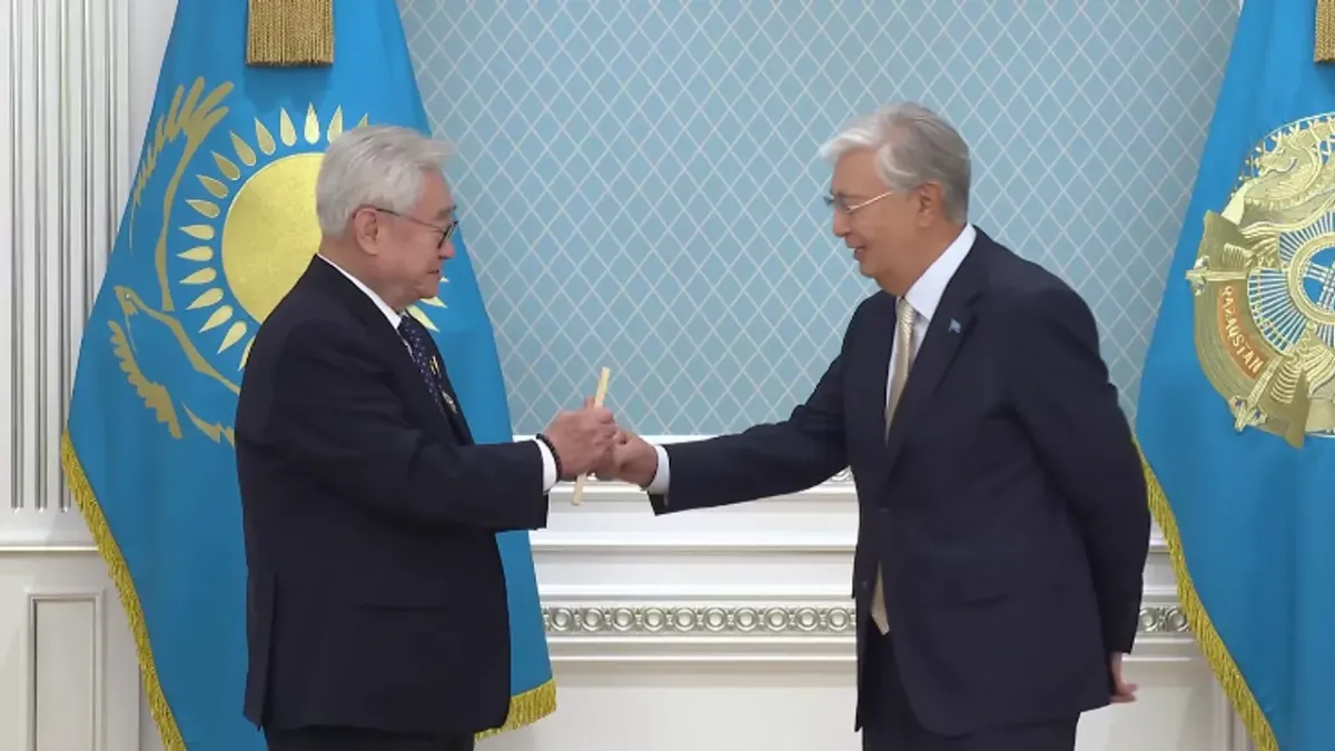 Тоқаев таеквондо дәстүріне сай тақтайды сындырды