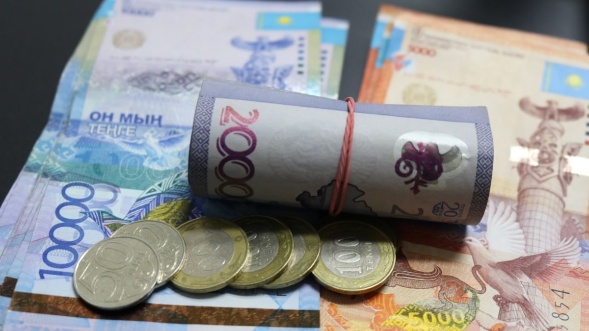 Свыше 1100 получателей грантов начали платить в пенсионный фонд