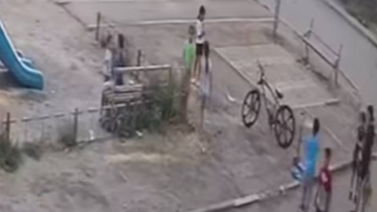 В Атырау выясняют обстоятельства избиения девочек мальчиками