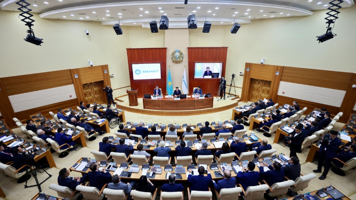 Премьер-Министр и члены Правительства ответили на вопросы депутатов фракции AMANAT