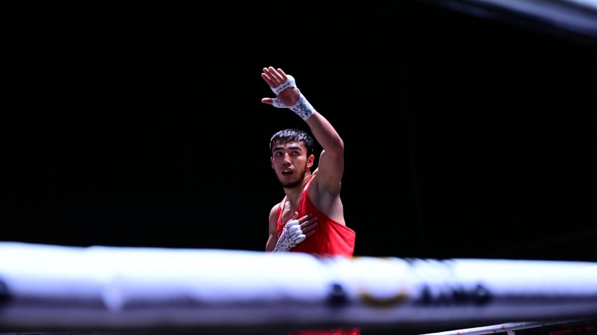 Казахстанец с победы стартовал на чемпионате мира по боксу в Ливерпуле